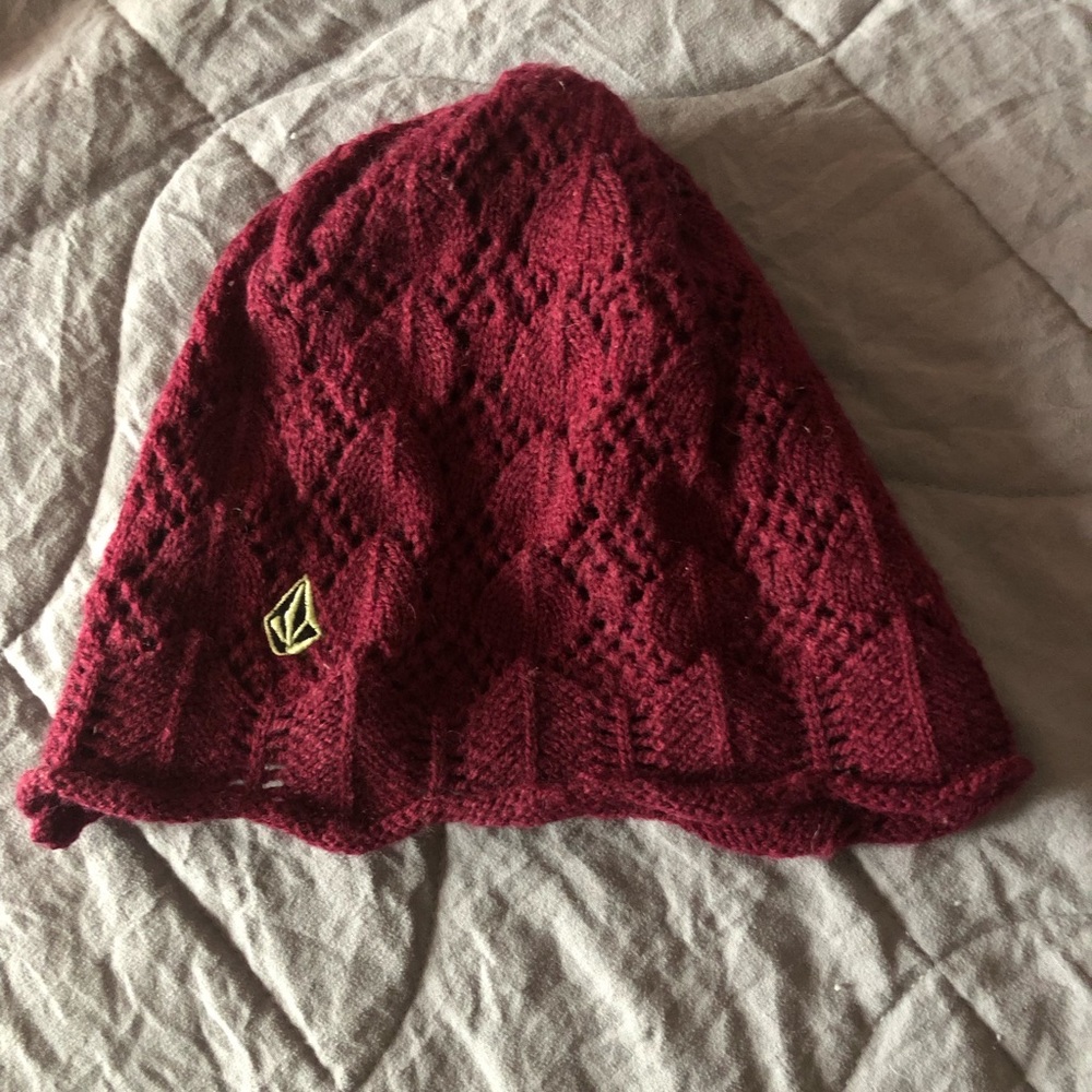 maroon volcom crochet beanie